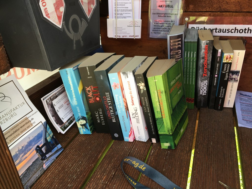 Spendenbox, Flyer, Büchertauschothek...